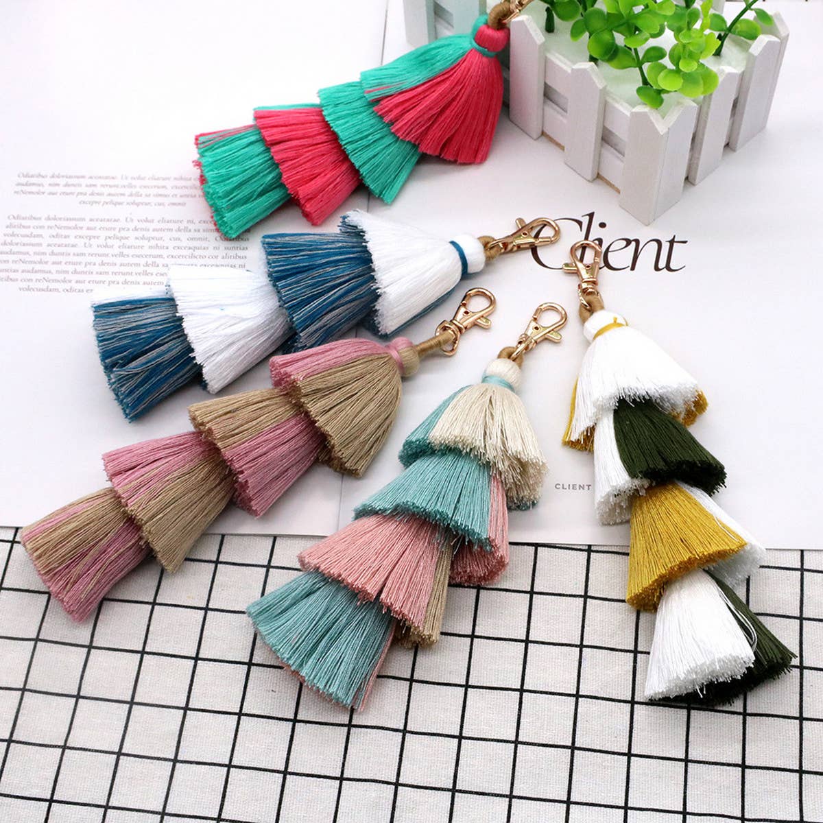MIXED COLOR TASSEL PENDANT KEYCHAIN