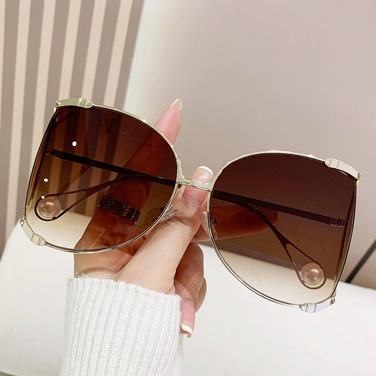 LARGE-FRAME SUNGLASSES WITH PEARLS ANTI-UV_CWASG0343