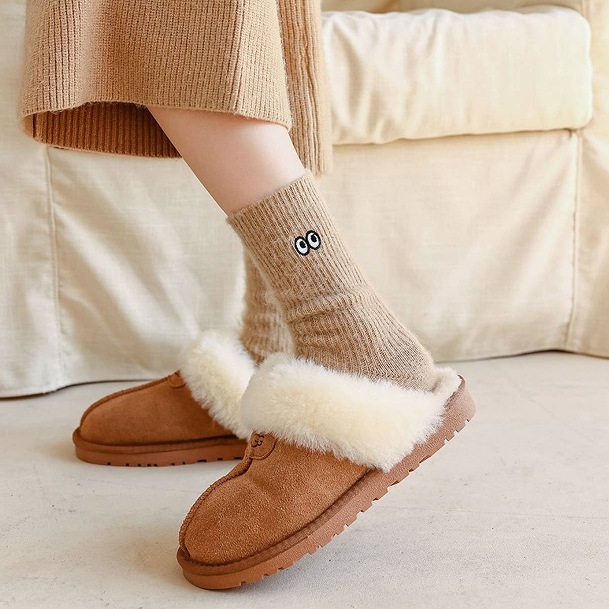 MID-TUBE SMALL EYE THICK WARM STACKED SOCKS