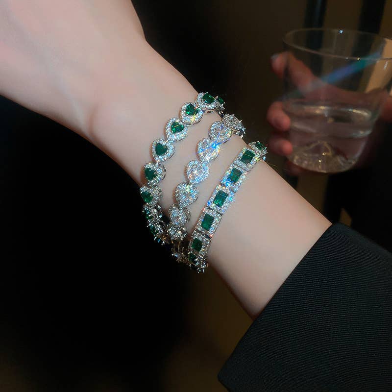 Luxurious heart-shaped zircon bracelet