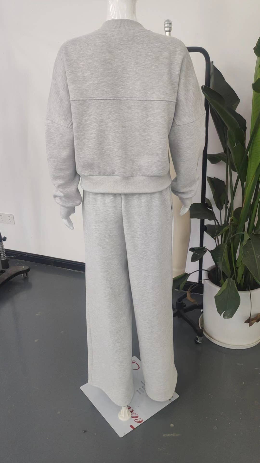 Zipper cardigan straight-leg sport pants set