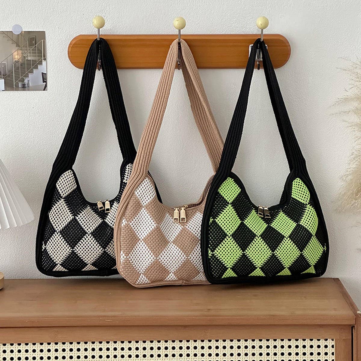 DIAMOND CHECK CONTRAST KNIT SHOULDER BAG_CWAB3068