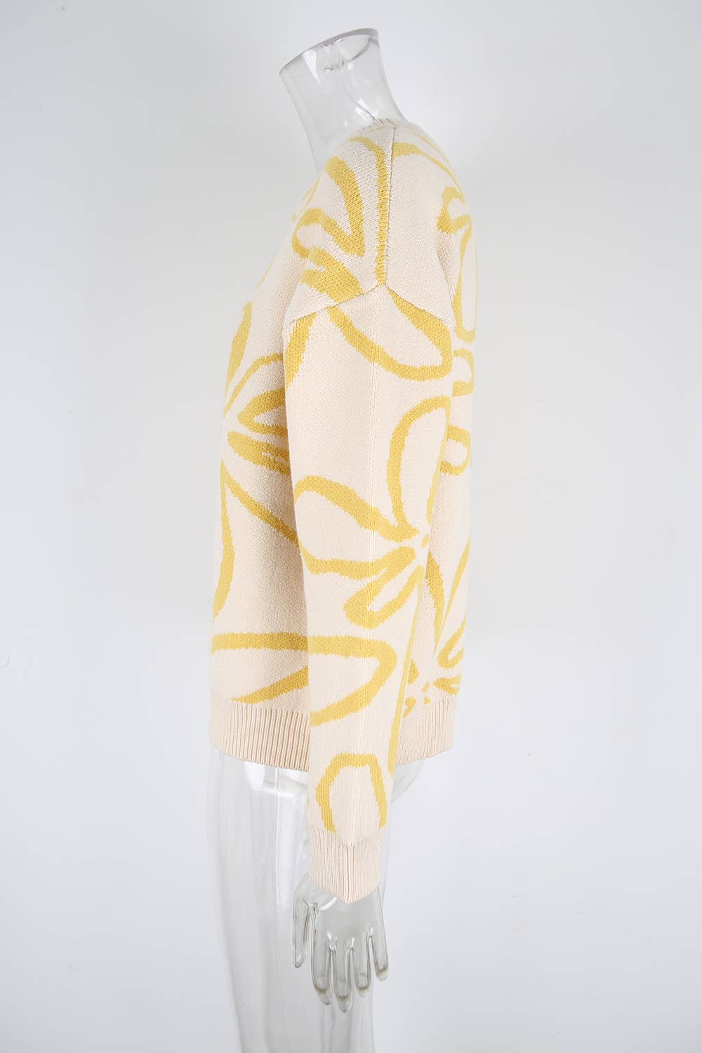 Flower-contrasting color loose knitted sweater