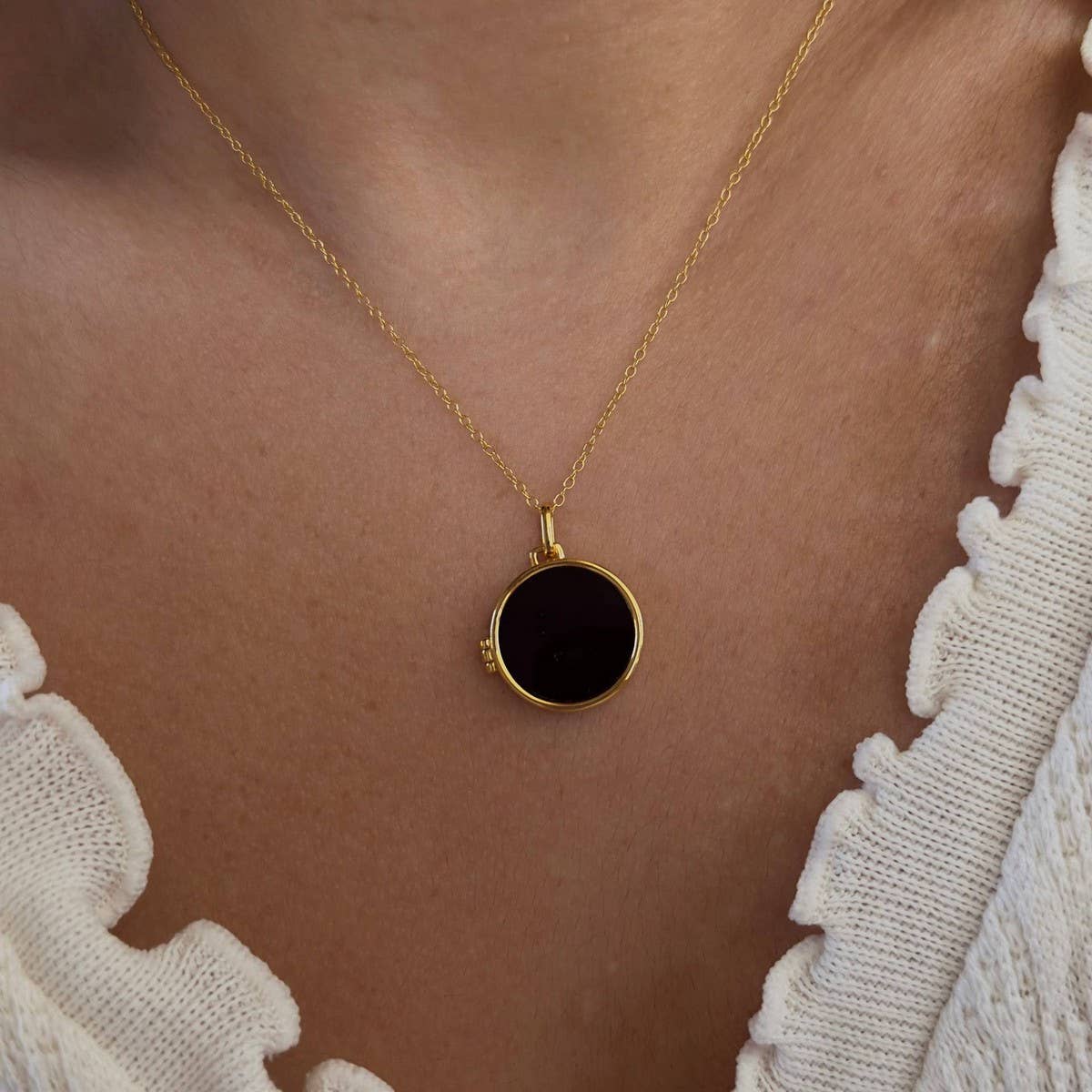 Simple Geometric Magnetic Closure Necklace_CWMM5671