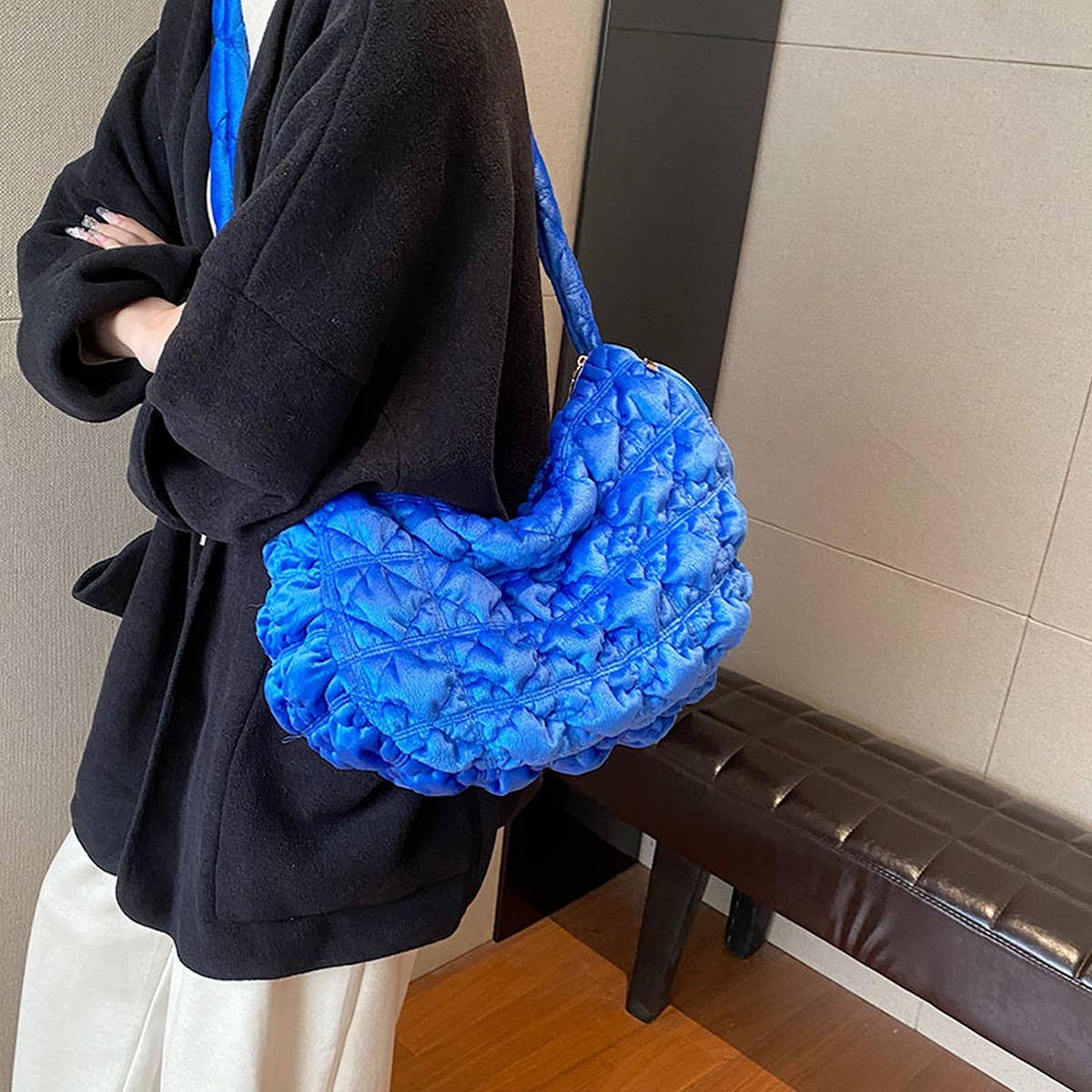 Velvet Puffy Cloud Shoulder Crossbody Bag_ WMBG6936-023