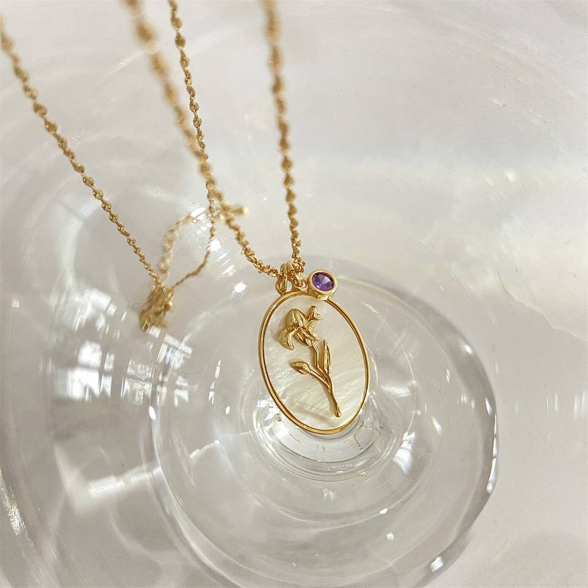 DECEMBER THREE-DIMENSIONAL FLORAL OVAL NECKLACE