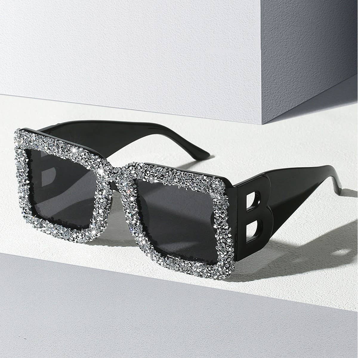 LARGE FRAME B-SHAPED TRENDY SUNGLASSES