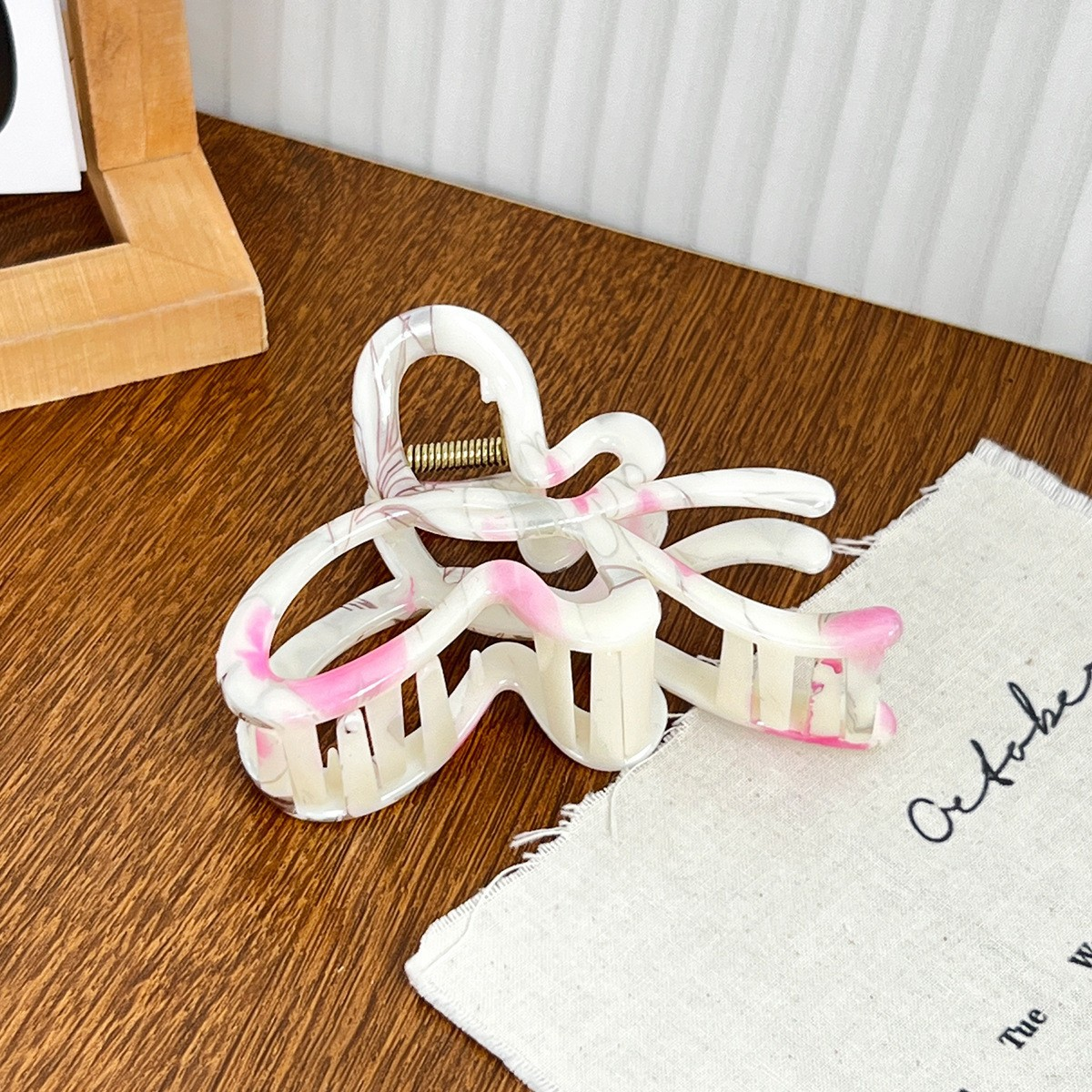 Vintage Floral Claw Clip ? Elegant Chinese Grip
