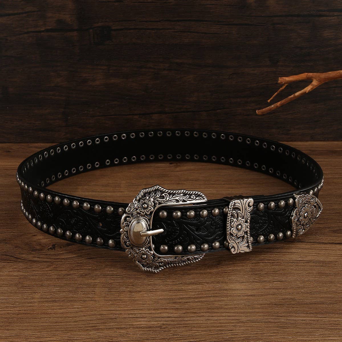 METAL VINTAGE DISTRESSED RIVET EMBOSSED BELT
