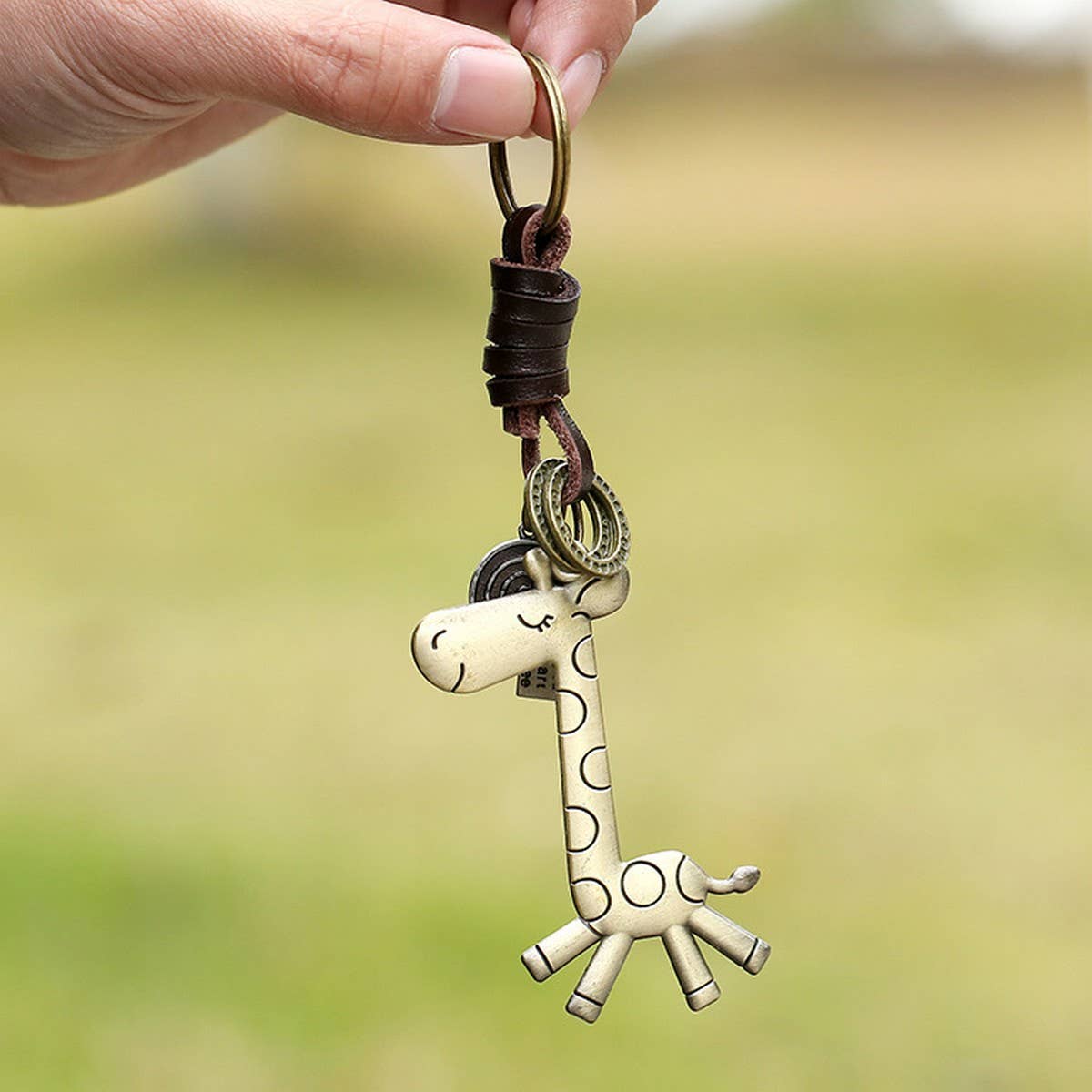 CREATIVE CUTE GIRAFFE LEATHER KEYCHAIN