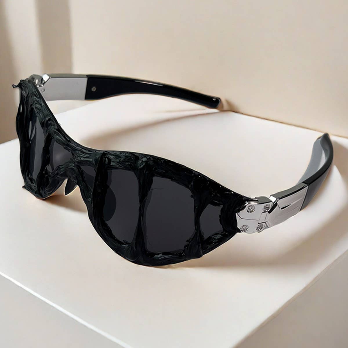 FUTURISTIC SHAPED RIMLESS SUNGLASSES
