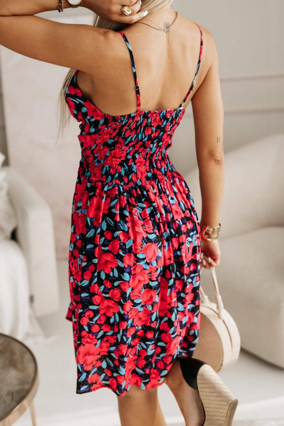Floral halter waist waist V-neck mid-length dress