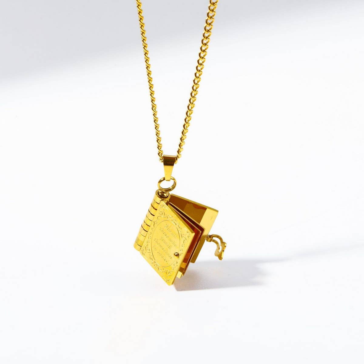 Design Love Locket Pendant Necklace