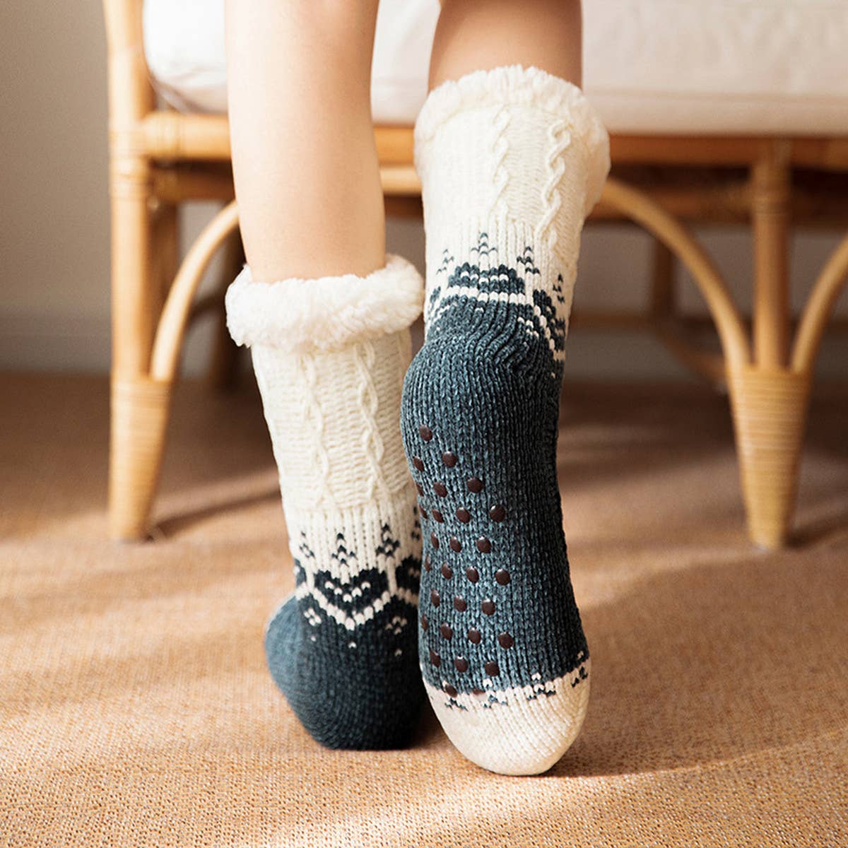 HOME CHRISTMAS WARM PLUSH INDOOR SLIPPERS
