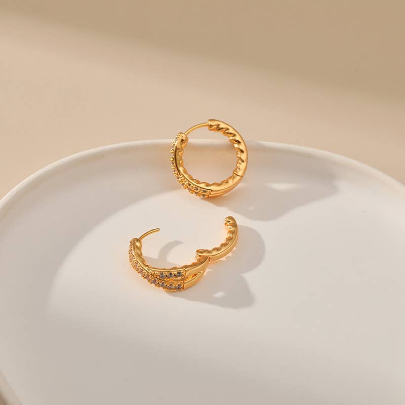 Retro niche design with cross-wrapped earrings