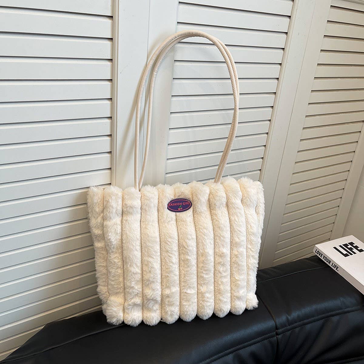 WINTER LEISURE SHOULDERBAG LARGE CAPACITY PLUSH BAG_CWAB3966