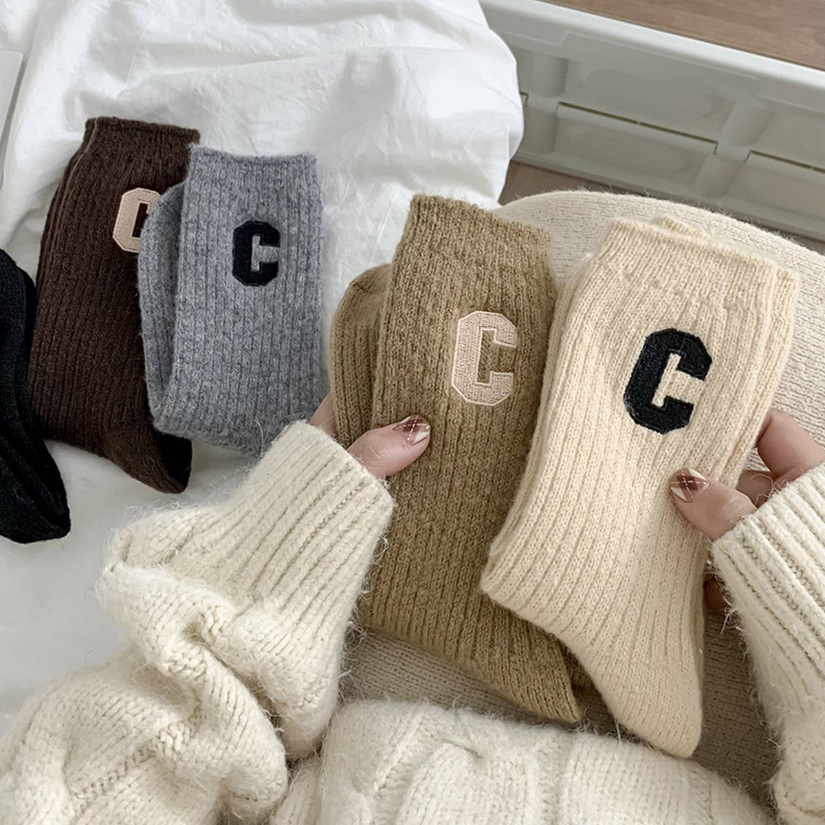 AUTUMN AND WINTER WARM LETTER C MID-TUBE SOCKS_CWMS1055