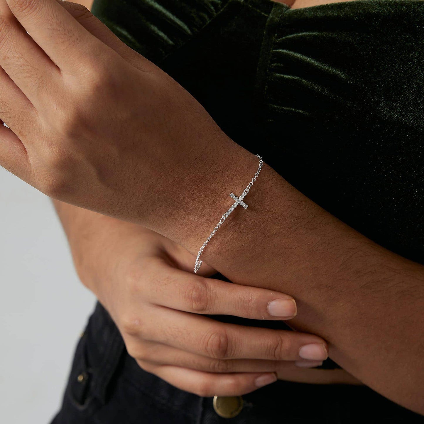 Copper mini cross bracelet set with zircon