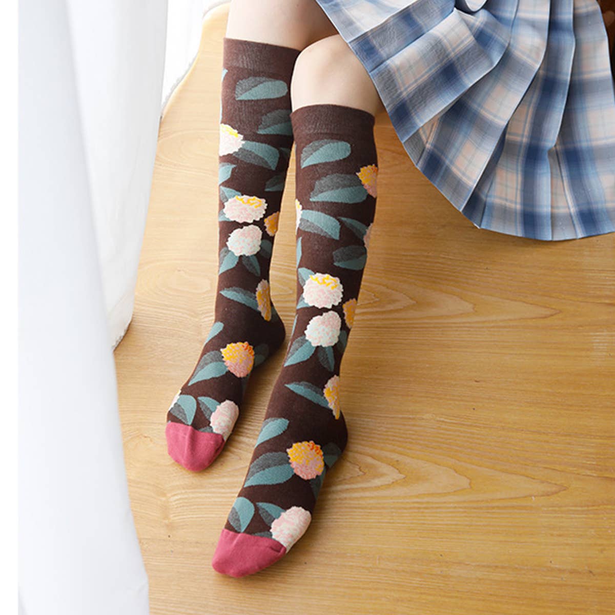 FANCY DESIGN PATTERNED KNEE HIGH SOCKS_CWMS0188