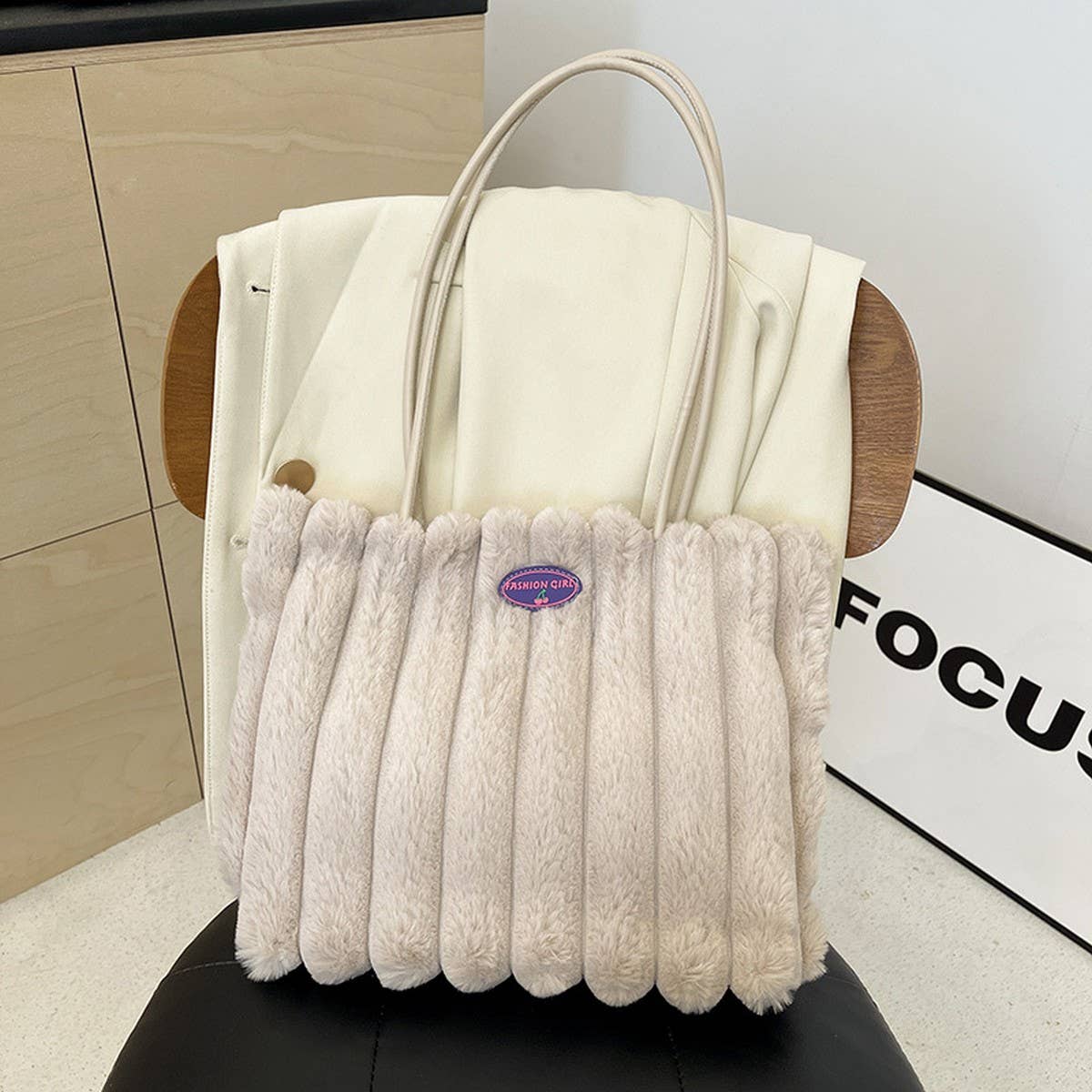 WINTER LEISURE SHOULDERBAG LARGE CAPACITY PLUSH BAG_CWAB3966