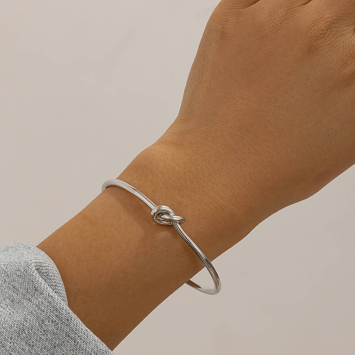 SIMPLE DOUBLE-LAYER HOLLOW KNOTTED OPEN BRACELET_CWMM3101