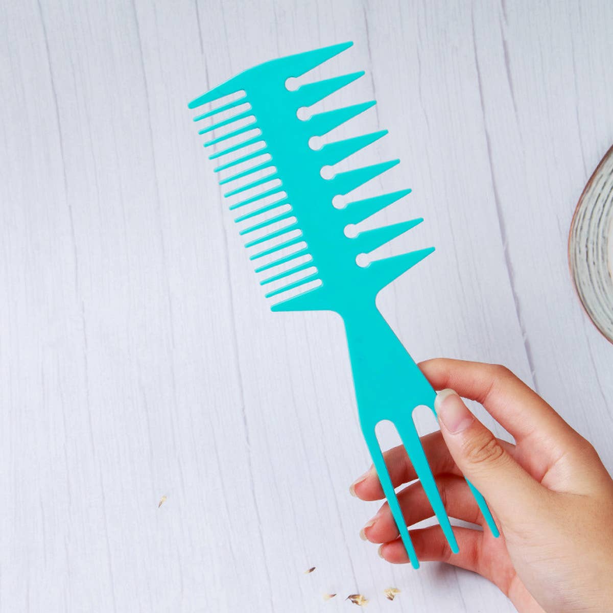 THREE-PRONGED LARGE-TOOTH WIDE-TOOTH TEXTURED COMB