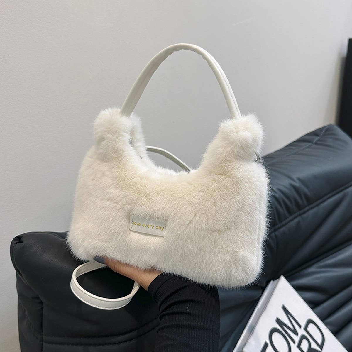WINTER FASHION CROSSBODY BAG FAUX FUR PLUSH BAG_CWAB3932