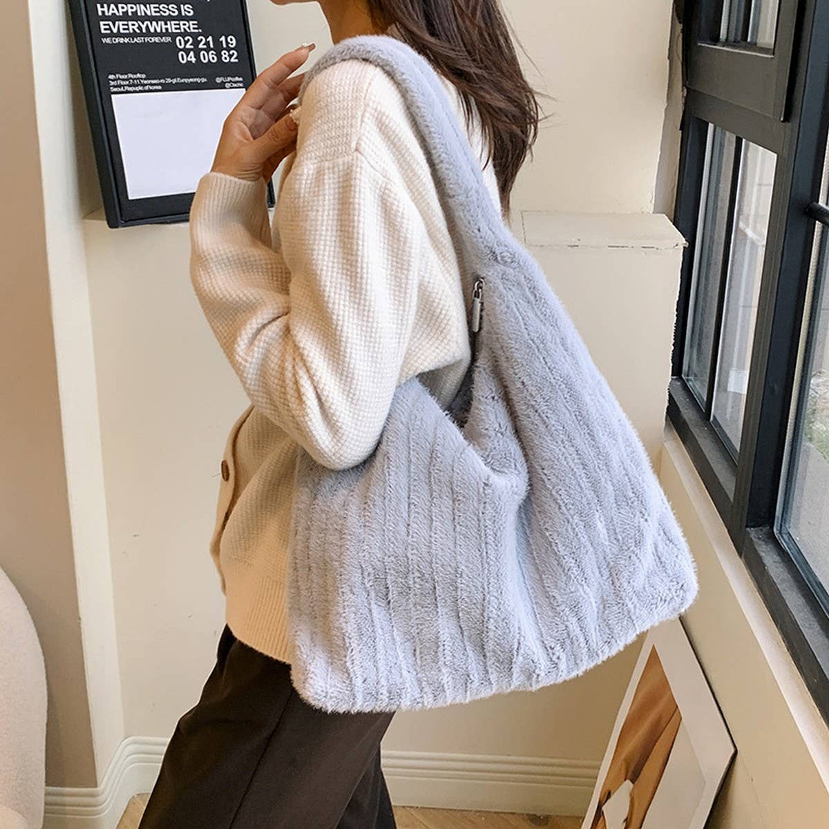 WINTER RETRO SHOULDER LARGE CAPACITY PLUSH BAG_CWAB3956
