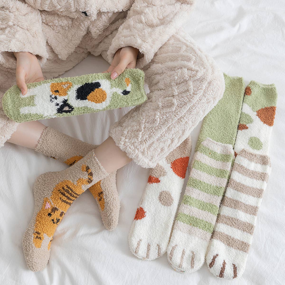WOMEN PADDED CORAL FLEECE CAT CLAW SOCKS