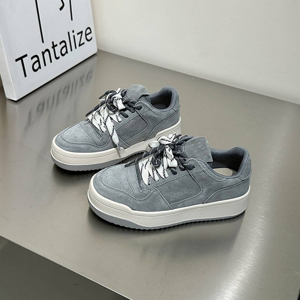 Leather Platform Sneakers with Color Laces_CWSHF0167
