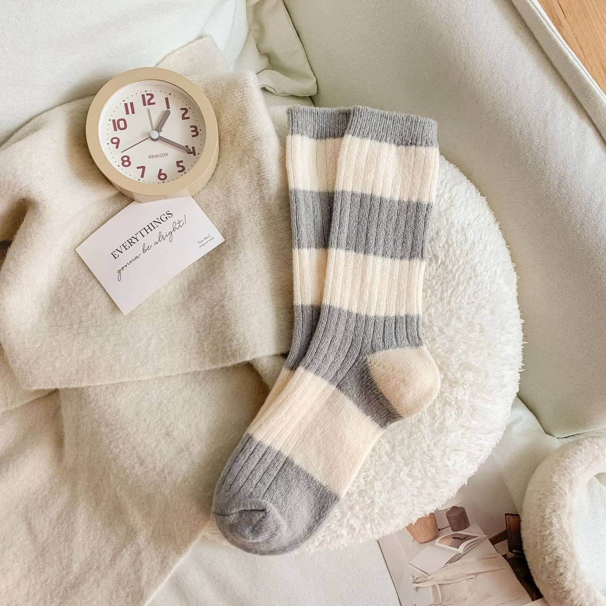 AUTUMN AND WINTER WARM STRIPED MID-CALF SOCKS_CWMS1065