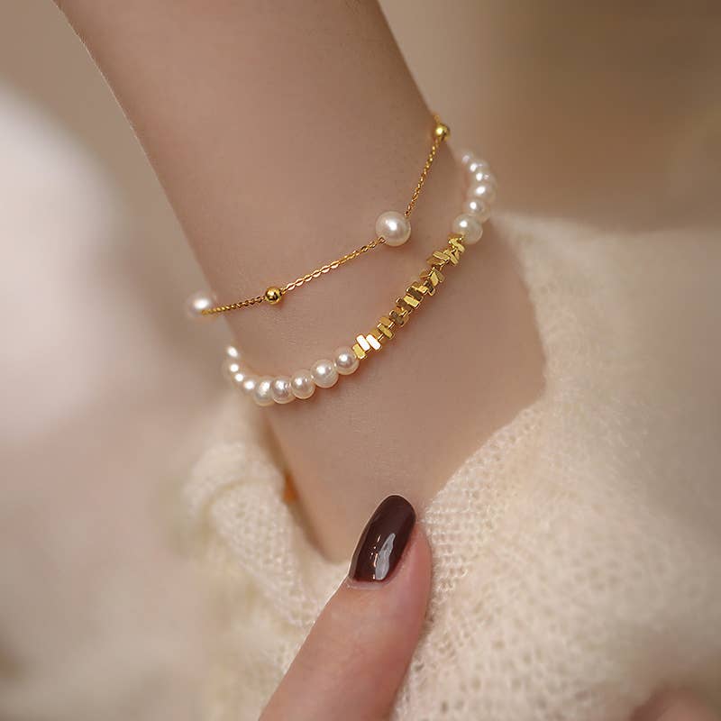 Freshwater pearl bracelet made of broken silver