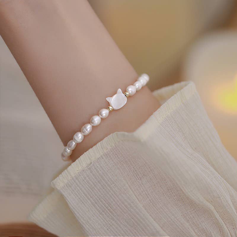Freshwater pearl bracelet made of broken silver