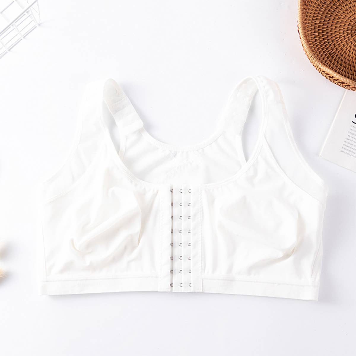 SPORTS BRA WITHOUT CHEST PAD ON FRONT BUTTON_CWMU0041