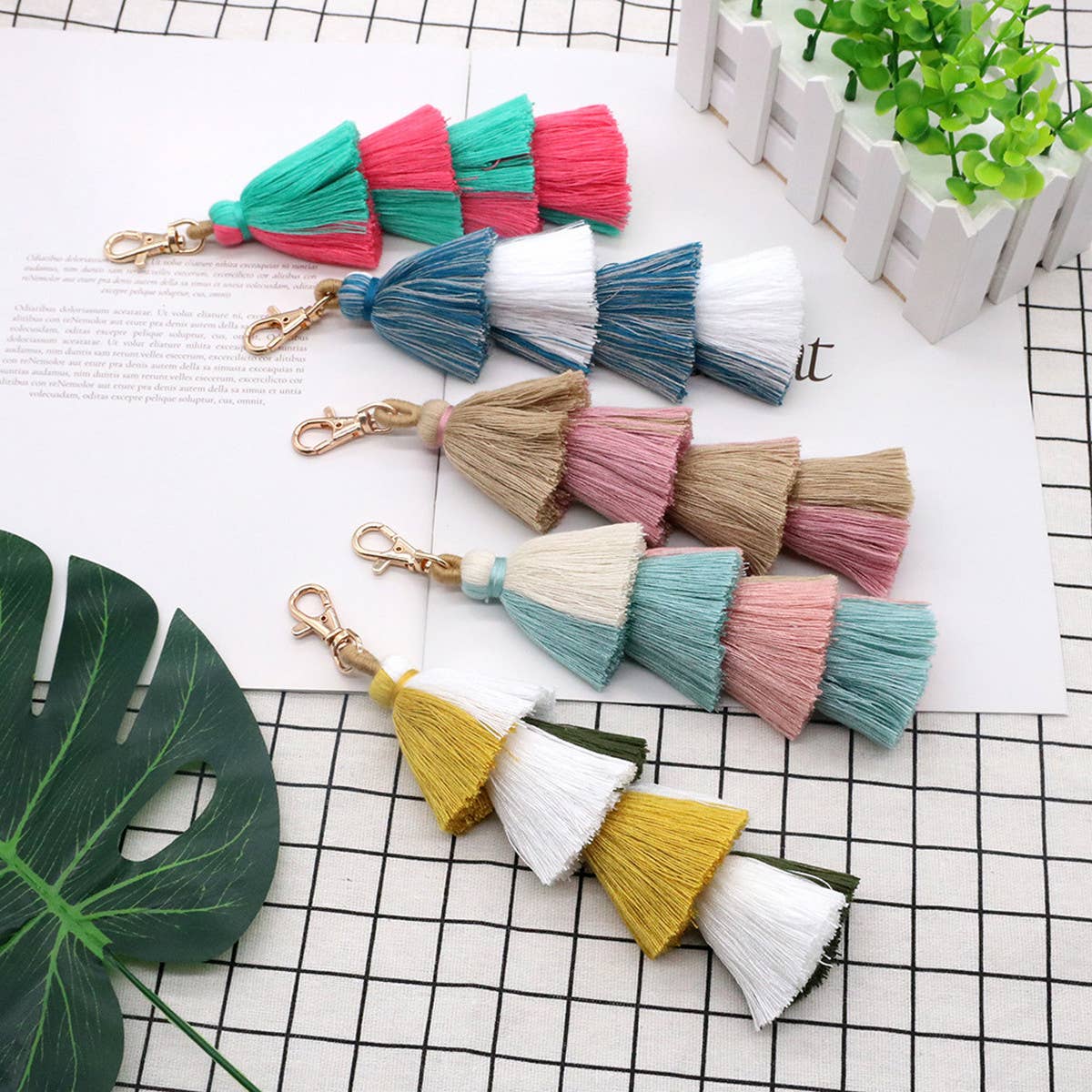 MIXED COLOR TASSEL PENDANT KEYCHAIN