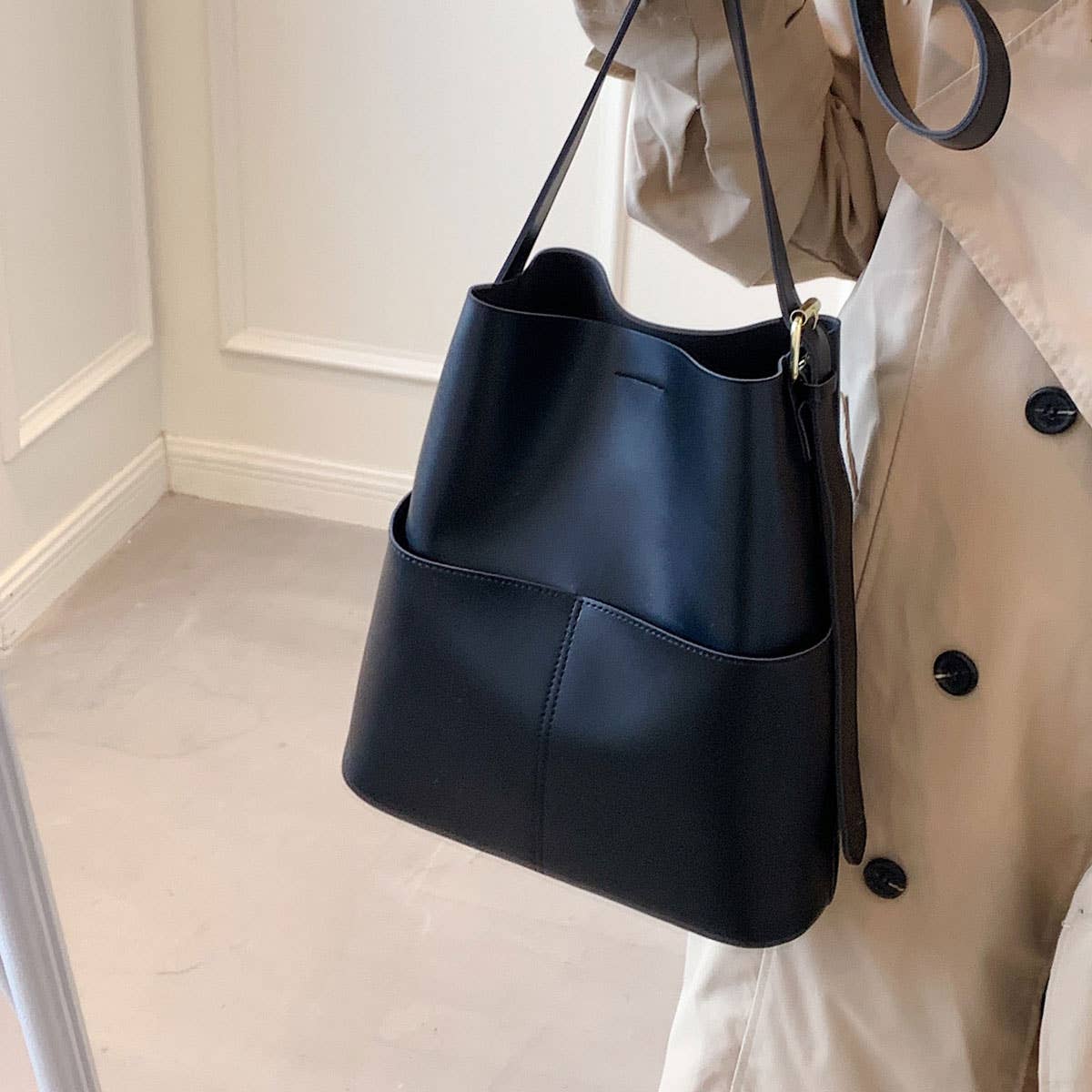 WOMEN LARGE-CAPACITY DESIGN SLUNG BUCKET BAG_CWAB0961