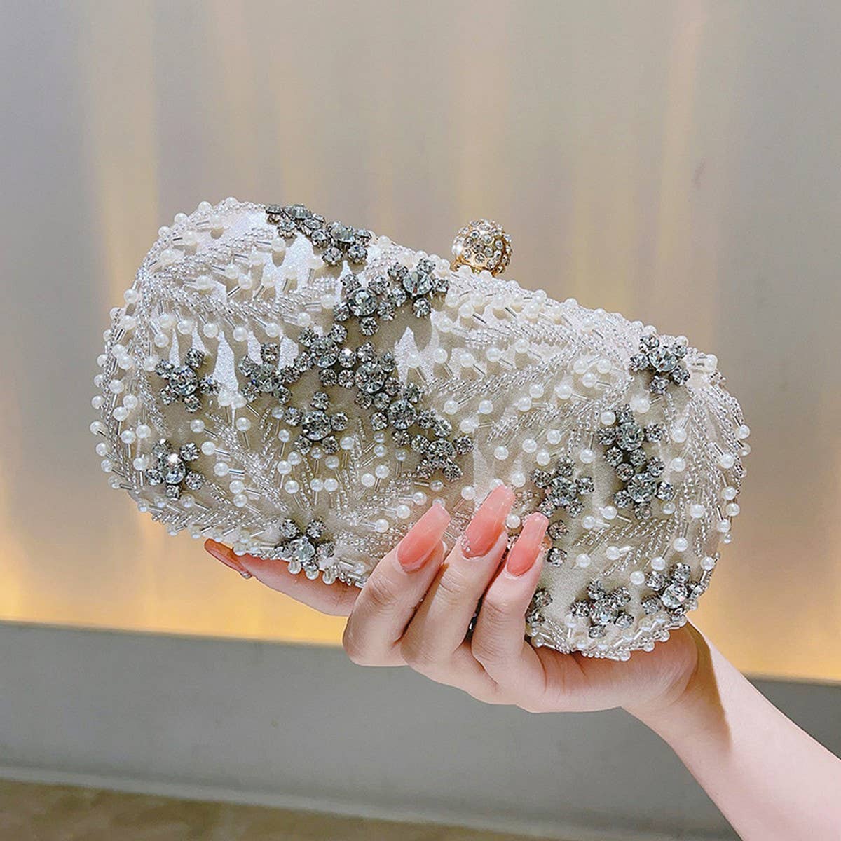 TEMPERAMENTAL HIGH-END NICHE BEADED CLUTCH_CWAB2502
