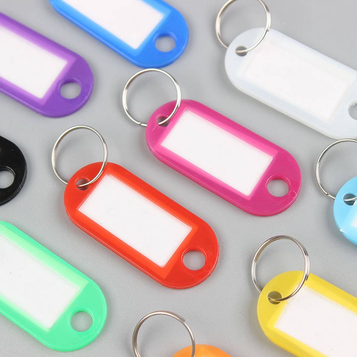 100 PACK COLORFUL STURDY PLASTIC KEYCHAIN CHARMS_CWMM2074