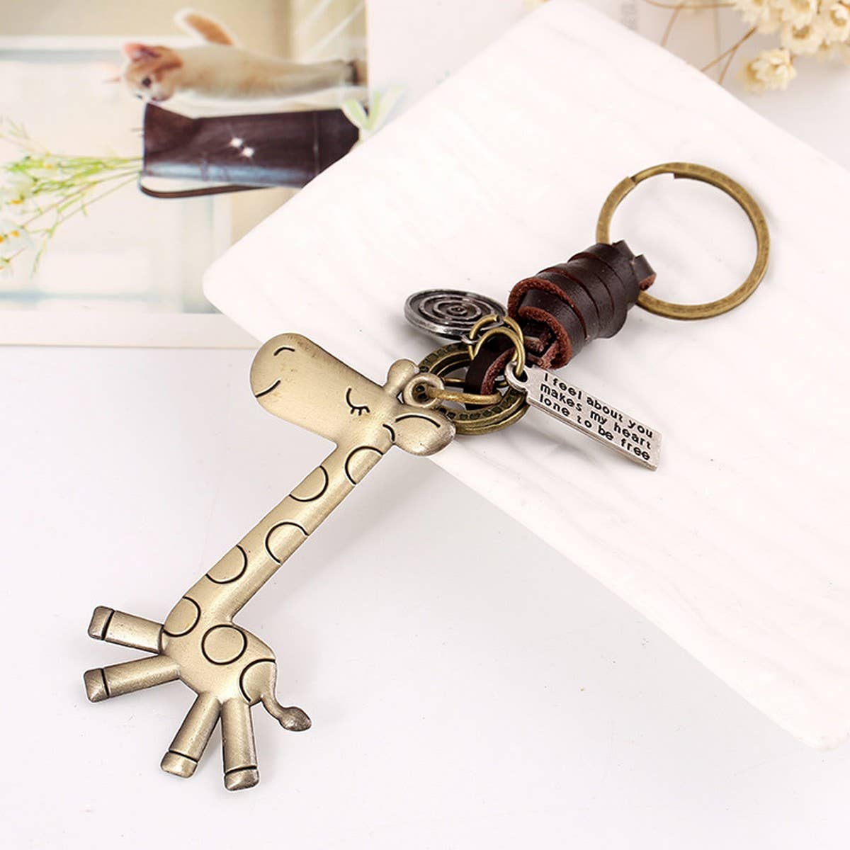CREATIVE CUTE GIRAFFE LEATHER KEYCHAIN