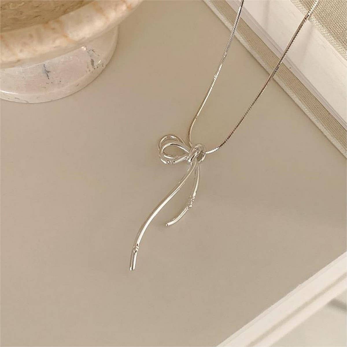 BASIC BOW FRESH AND SWEET NECKLACE_CWAJE1597