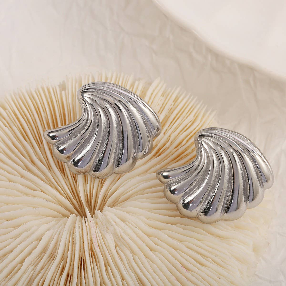 Fade-Resistant Titanium Steel Minimalist Studs_CWMM8905