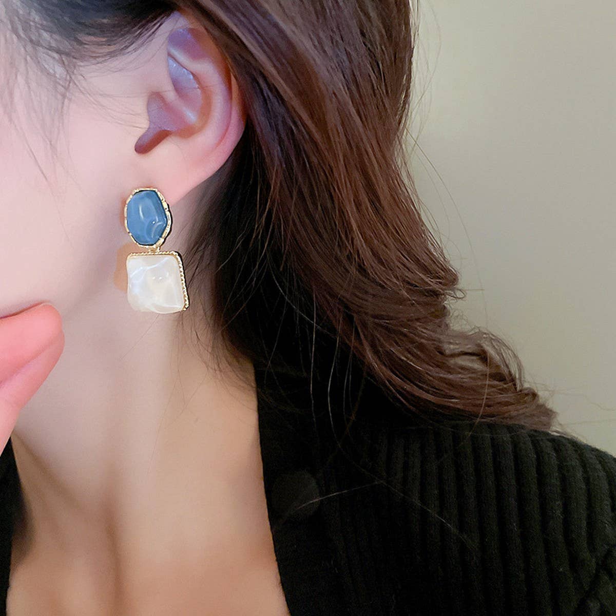 IRREGULAR SQUARE OVAL EARRINGS WITH WATER PATTERNS