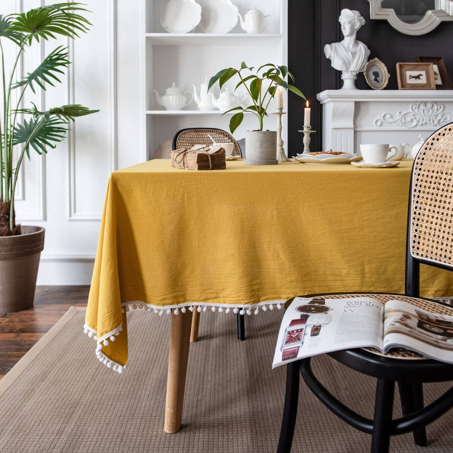 TASSEL DETAILED COZY TABLECLOTH
