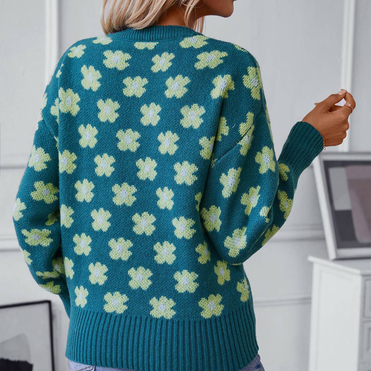 Floral jacquard V-neck pullover sweater