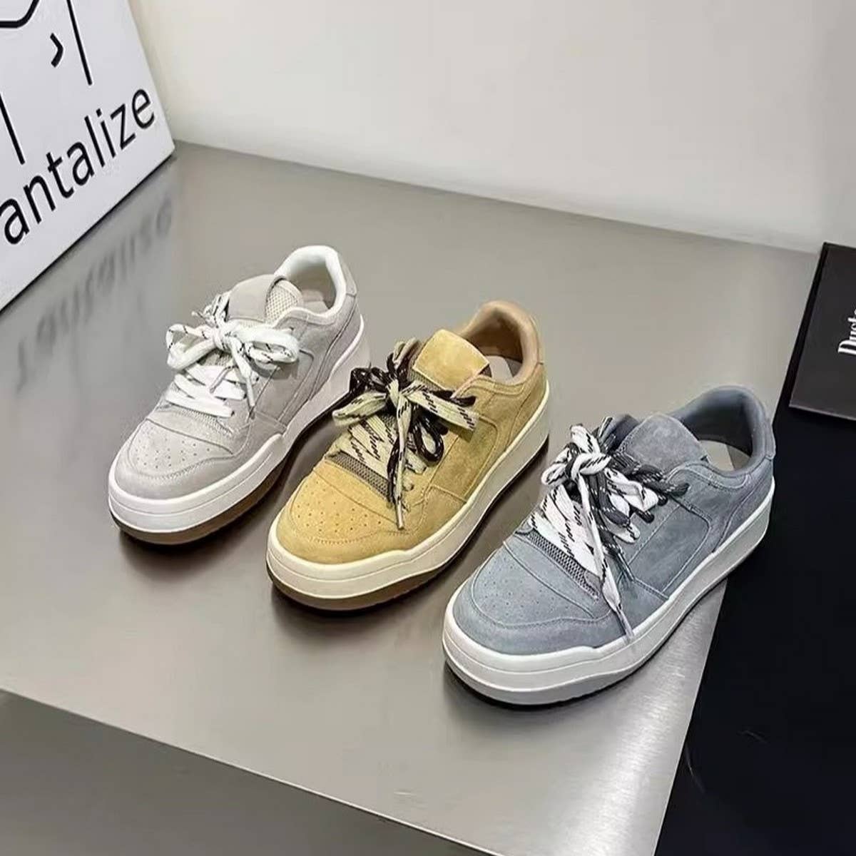 Leather Platform Sneakers with Color Laces_CWSHF0167