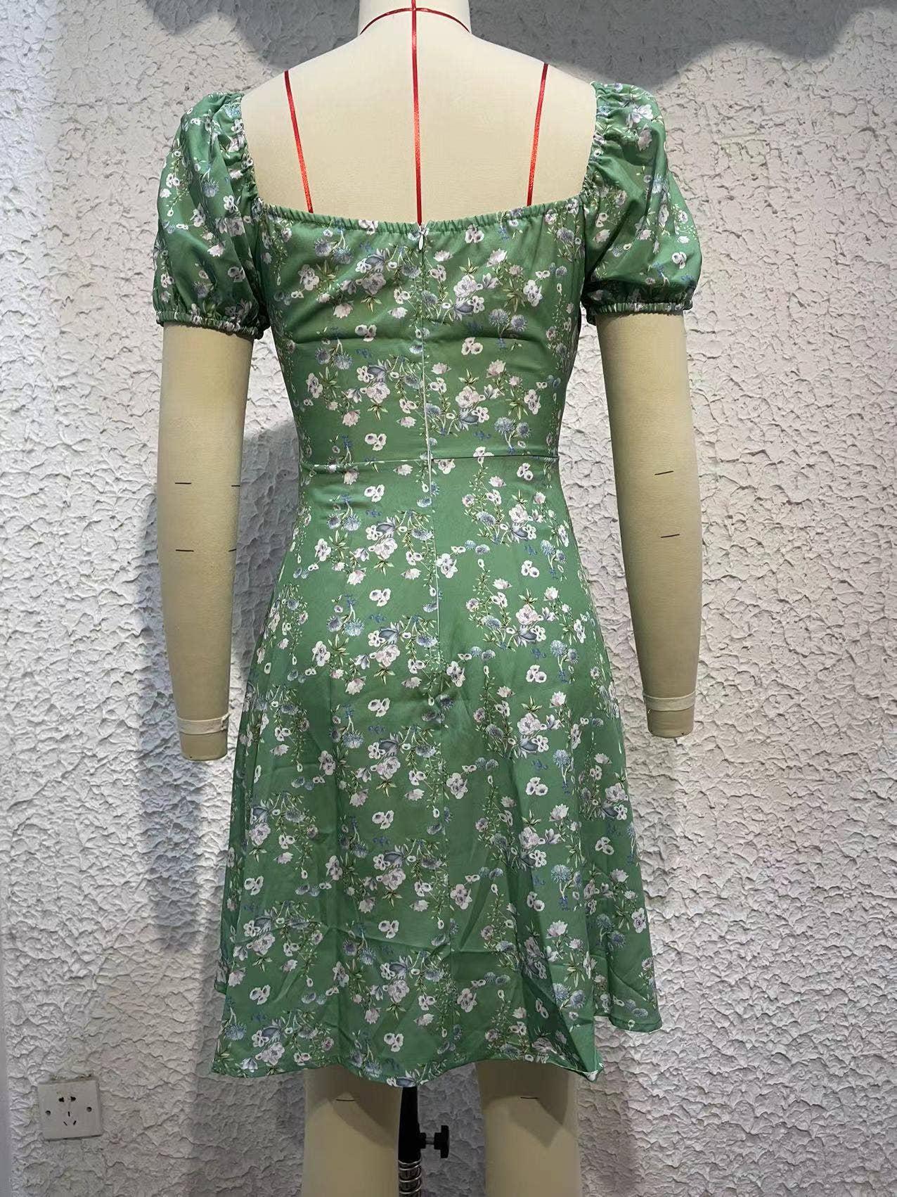 FLORAL V-NECK SPLIT DRESS WITH PUFFED SLEEVES