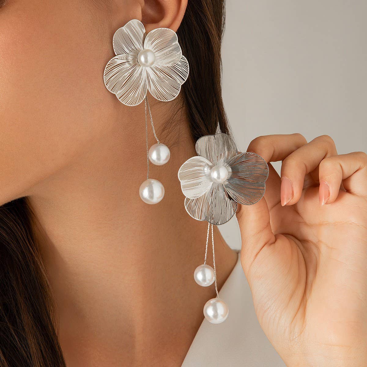 TEXTURED FLOWER SWEET COOL NECKLACE EARRING SET