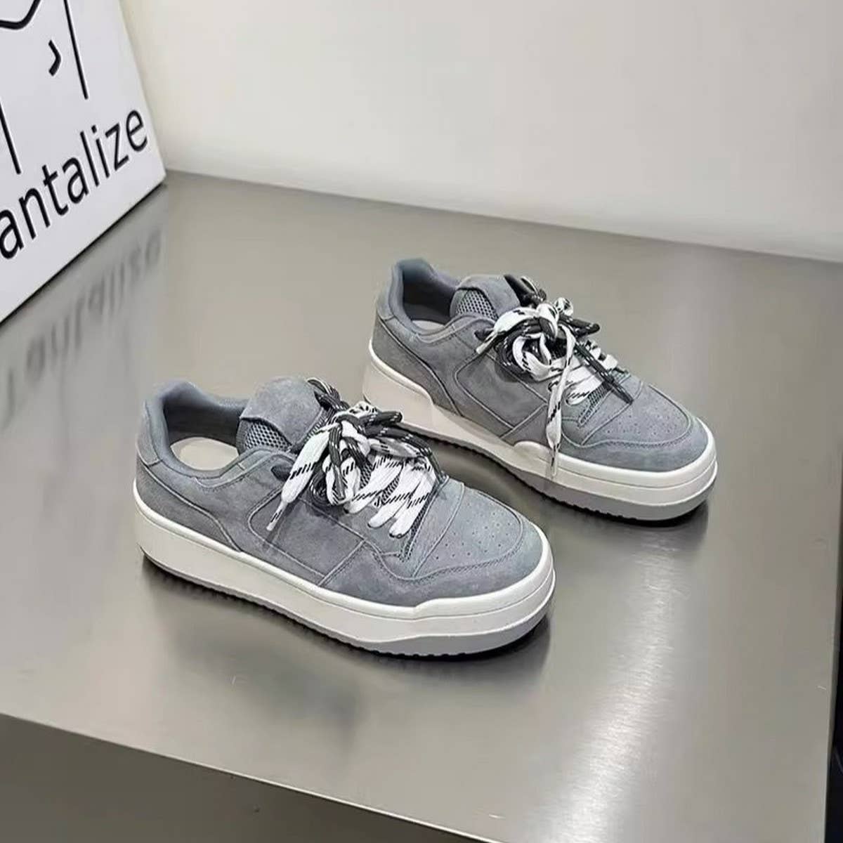 Leather Platform Sneakers with Color Laces_CWSHF0167