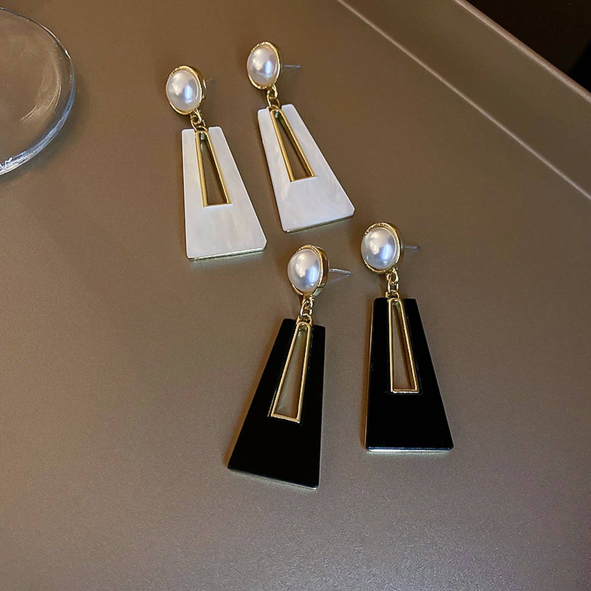 TEMPERAMENT GEOMETRIC TRAPEZOIDAL EARRINGS