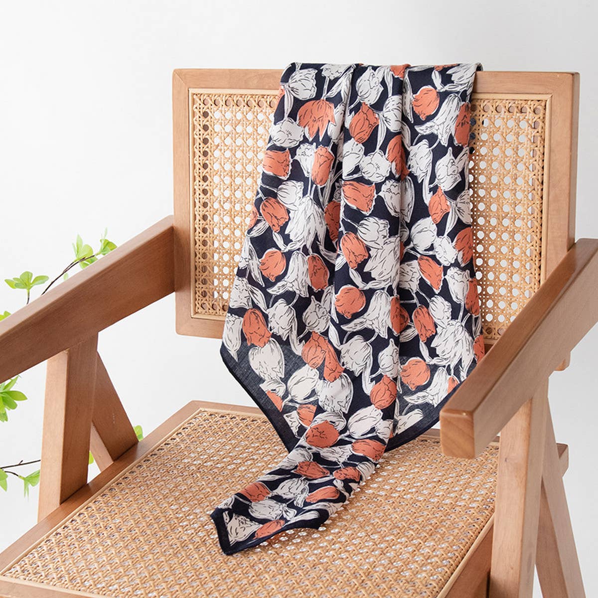 RETRO CONTRAST ROSE PRINT SQUARE SCARF_CWASC0938